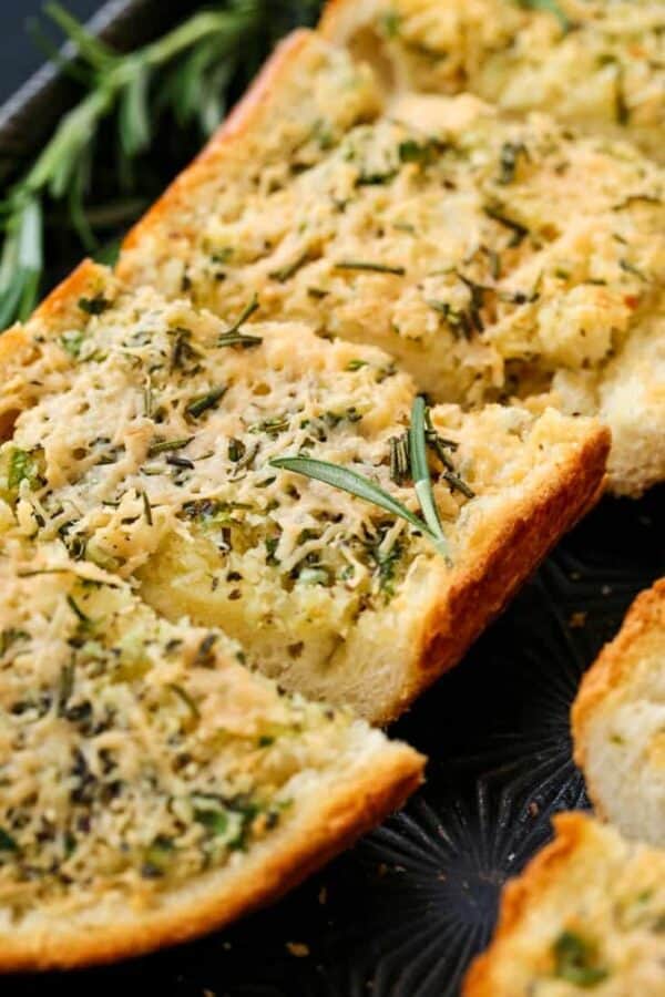 Rosemary Asiago Garlic Bread | Mantitlement