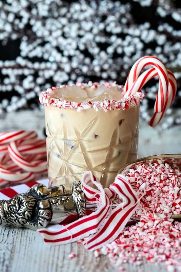 Peppermint White Russian | Christmas Cocktail Recipe | Mantitlement