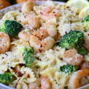 shrimp and bowtie pasta with brocoli