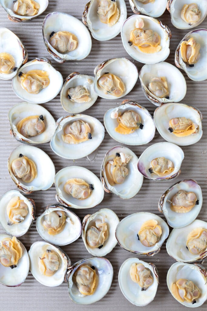 https://www.mantitlement.com/wp-content/uploads/2023/06/baked-clams-recipe-sheet-pan-683x1024.jpg
