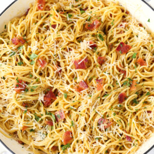 spaghetti carbonara in pot from the top